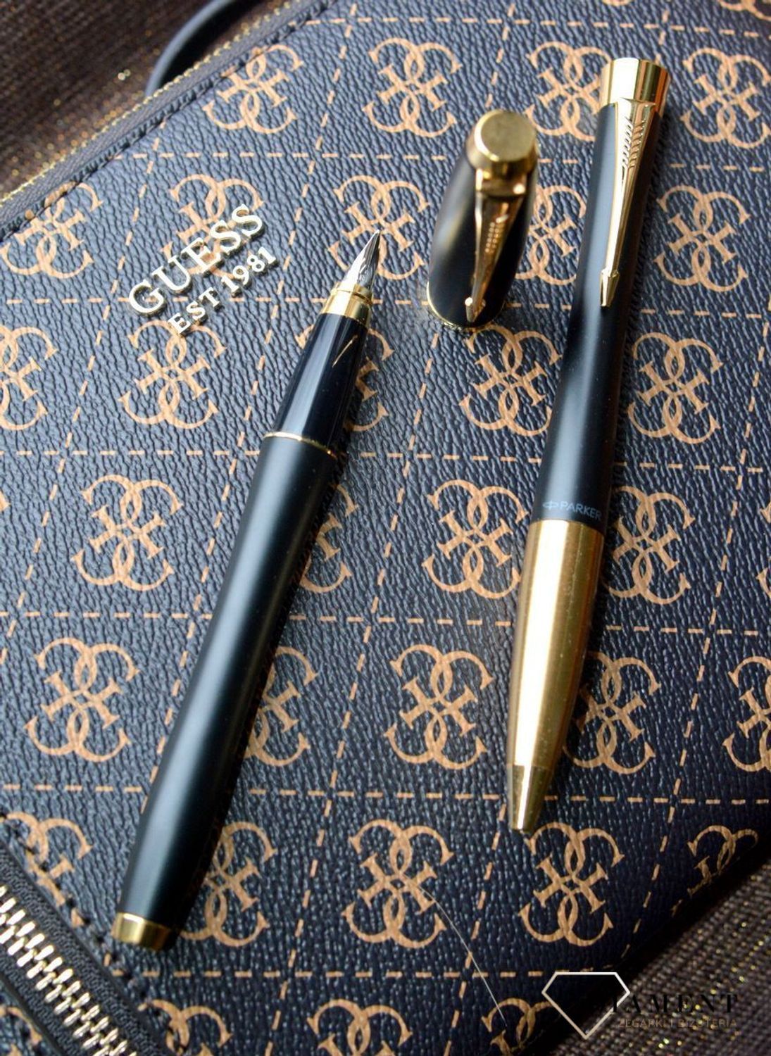 Zestaw Parker pióro + długopis czarno-złoty ⇨ Artykuły piśmiennicze ⇨ Fachowy produkt na miarę Twoich możliwości w przystępnej cenie od zegarki-diament.pl..jpg